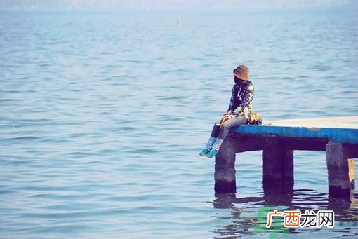 90后女孩瘫痪后出版25万字女人要怎样生活最好?