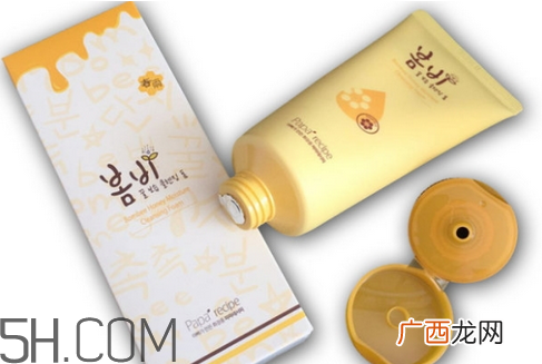 为什么洗脸要用洗面奶？洗面奶的基本使用方法