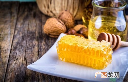晚上睡觉前喝蜂蜜水好吗？睡前喝蜂蜜水会胖吗？