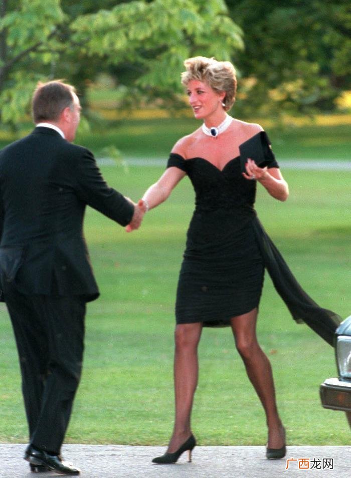查尔斯罕见在公开场合对戴妃发火 发火图片