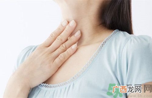 53岁李连杰患甲亢面容憔悴甲亢的症状有哪些?