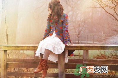 翘二郎腿小腿会长粗吗？翘二郎腿会影响健康吗？