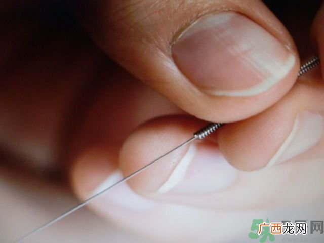 作死男子尿道塞入2米塑料管,尿道塞异物怎么办