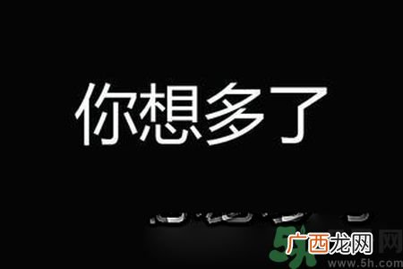 校服带反光标志防早恋是怎么回事？校服为什么要带反光标志？
