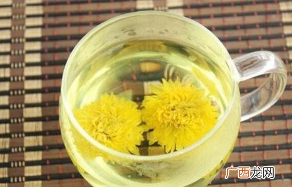 菊花泡水喝的功效与作用 菊花泡水喝的副作用与禁忌