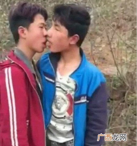 两初中男生被打劫逼舌吻视频遇到打劫怎么办?