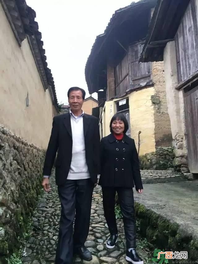 浙江富翁弃亿万资产与农妇结婚怎样追求真爱才好？