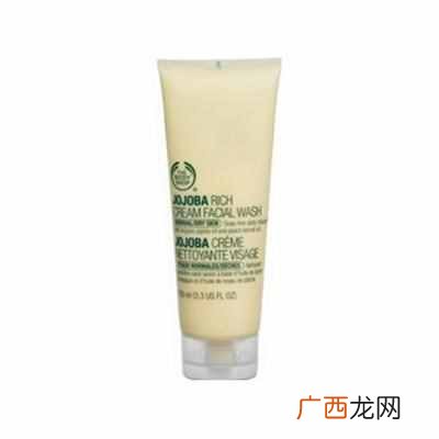 油性皮肤用什么洗面奶（油性皮肤改善方法推荐