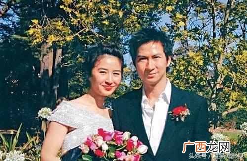 张学友和张家辉是什么关系（两人同时颁奖的是