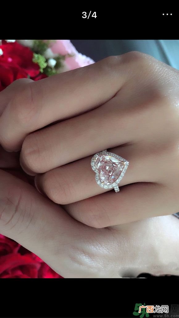 朱孝天向女友求婚求婚钻戒几克拉？