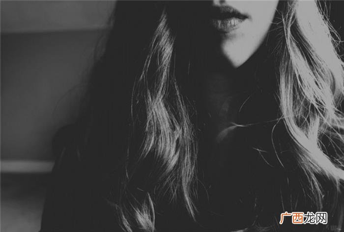 女生深爱一个人的表现，其实是深爱你的迹象