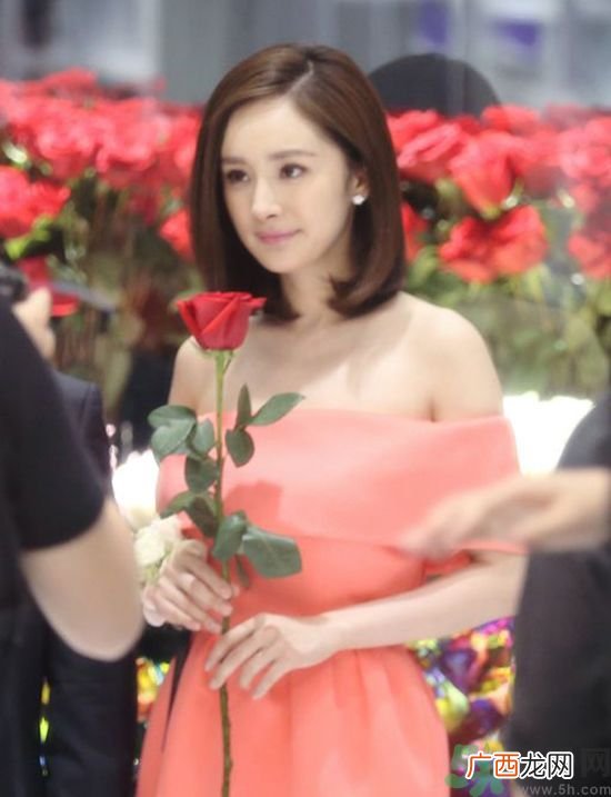 一字肩衣服适合什么人？一字肩衣服怎么穿？