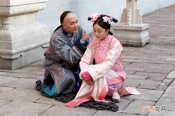 高个女演员拍戏时的尴尬，折射了多少演员的尴尬