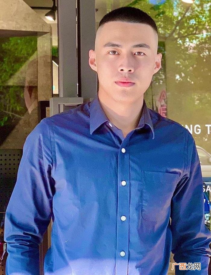长脸适合什么发型男生，很适合剪寸头发型