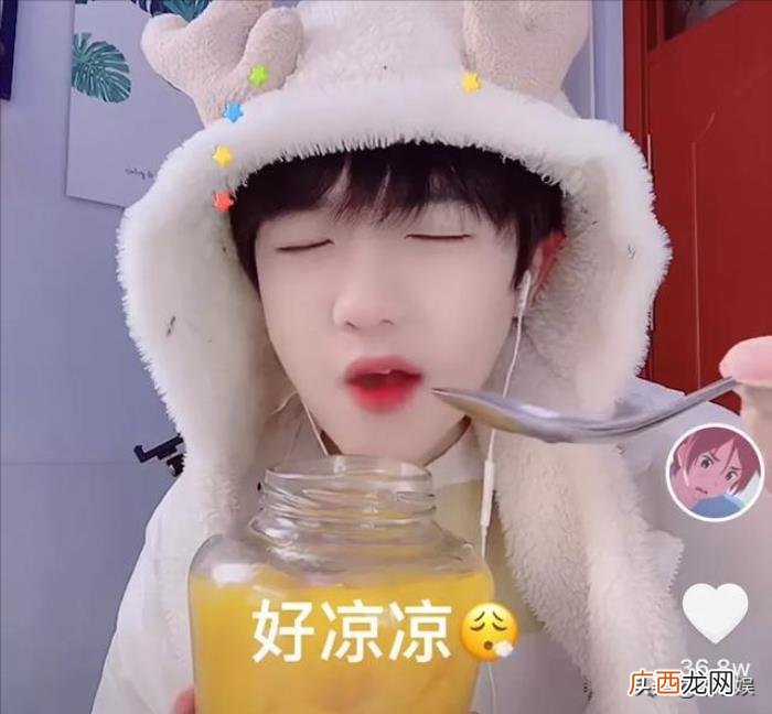 风小逸女装小号，风小逸连发两个女装视频