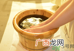 白醋泡脚可以治疗脚气吗?白醋泡脚的功效与作用
