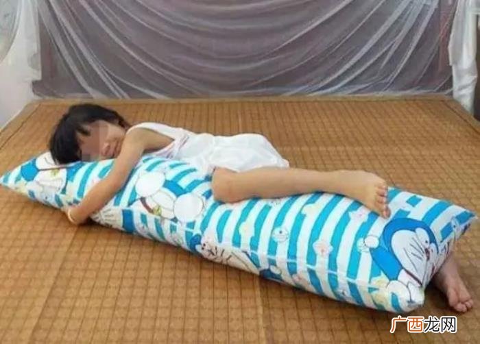 女生夹腿是什么意思，女孩夹腿被妈妈骂不要脸