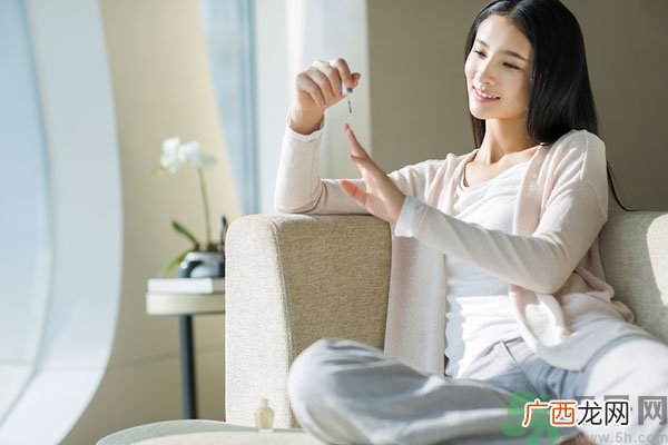 指甲油弄到衣服上怎么洗掉?快速洗掉小窍门