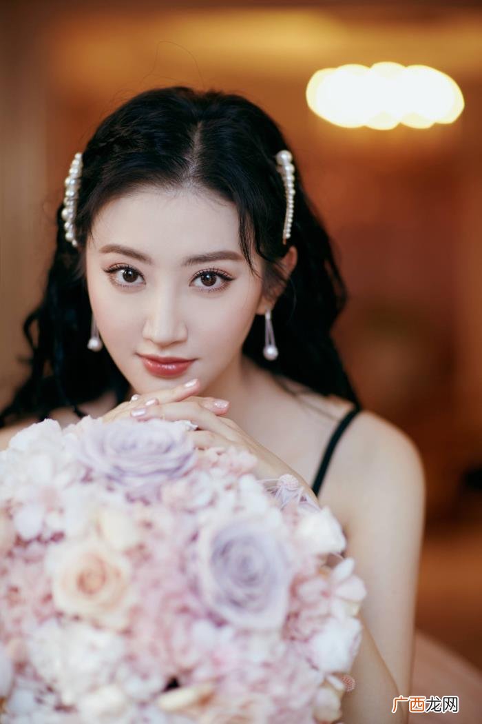 长中分发型女，最容易出美女的中分发型