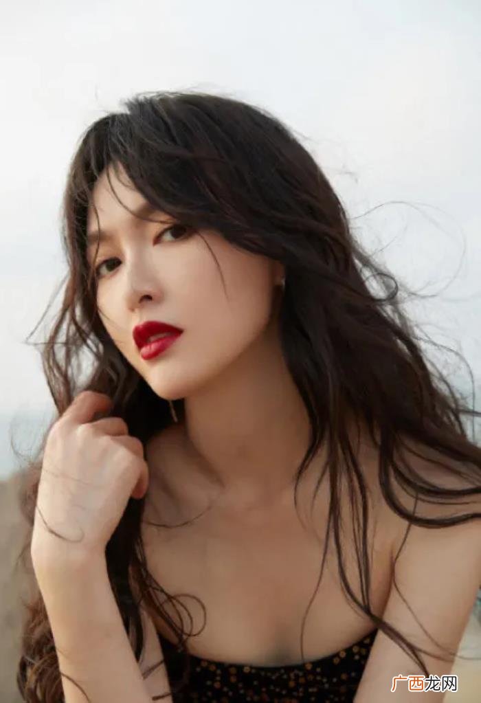 长中分发型女，最容易出美女的中分发型