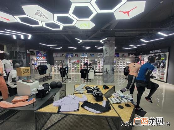 大型品牌折扣店加盟哪家好 加盟服装品牌哪个好