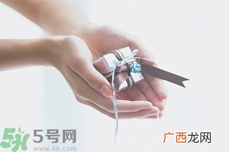 七夕和老婆怎么过？七夕送老婆什么礼物？