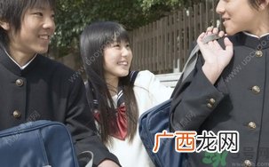 15岁的人驼背怎么办？15岁驼背能纠正吗？