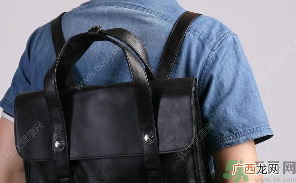 15岁的人驼背怎么办？15岁驼背能纠正吗？