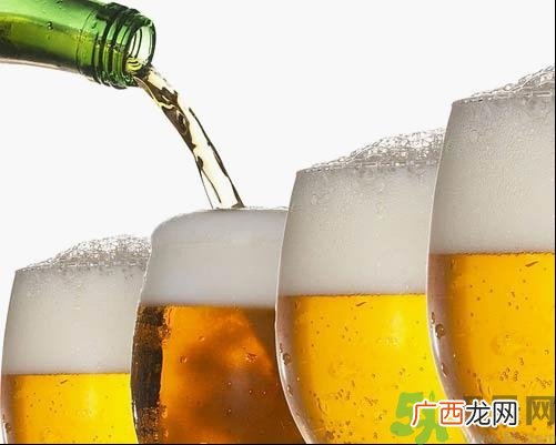 男子喝冰啤后洗澡出血喝冰啤后可以洗澡吗?