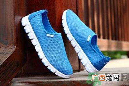新鞋的塑胶味怎么去除？新鞋有塑胶味怎么办？