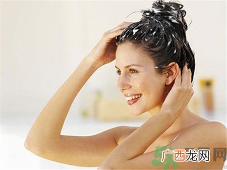 天天洗头发有什么危害?天天洗头发好吗?