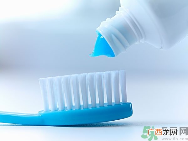 牙膏吃进肚子有事吗?牙膏吃进去会怎么样