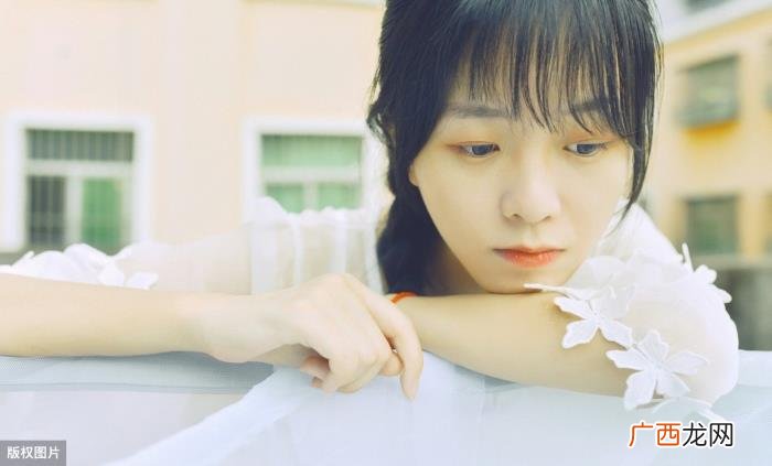 女生默认你追她的表现，女生默认你追到她了