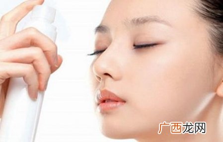脸上皮肤干燥怎么办如何补水
