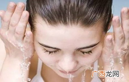 脸上皮肤干燥怎么办如何补水