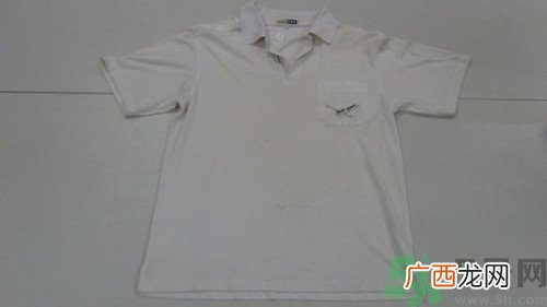 出汗后衣服发黄怎么清洗?为什么衣服发黄