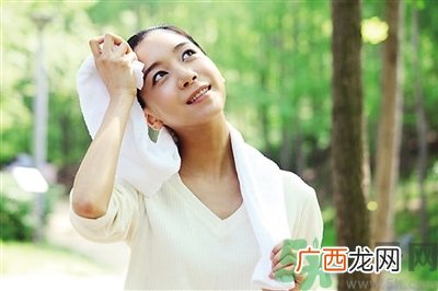 出汗后腋下红肿疼痛怎么办?腋下红肿疼痛的原因是什么