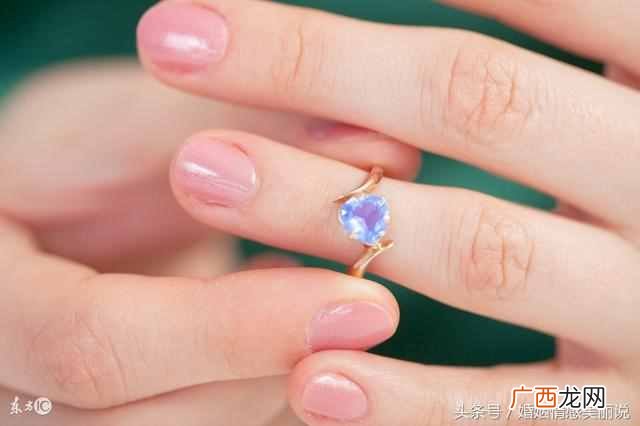 食指戴戒指什么意思（戒指佩戴的含义你知道多