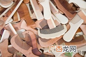 木梳子梳头有什么好处?木梳子好还是塑料的好