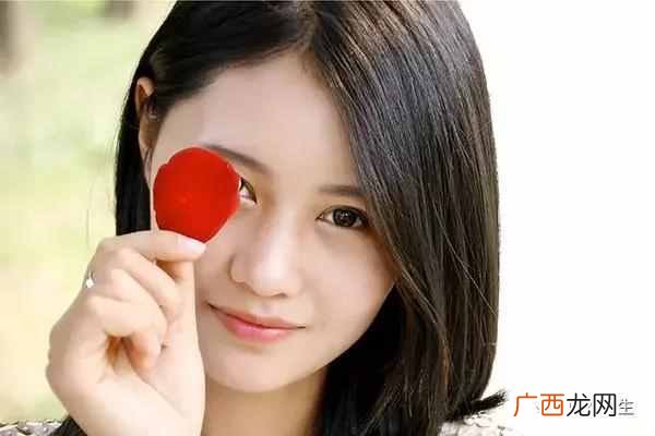 嘴角长痘痘是什么原因（嘴角长痘痘教你几招调