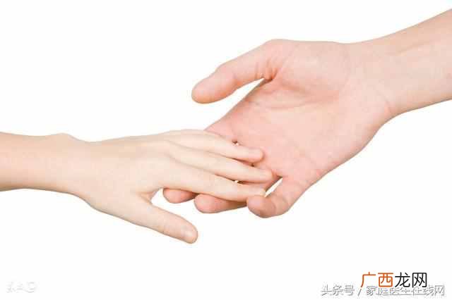 年轻人手抖不能大意 手抖是什么病的预兆