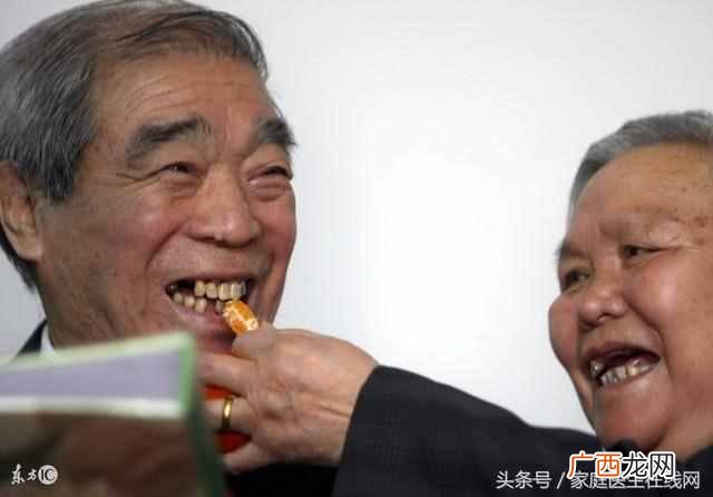 年轻人手抖不能大意 手抖是什么病的预兆