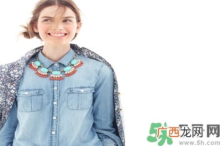 牛仔衬衫怎么洗？牛仔裤怎么洗不掉色？