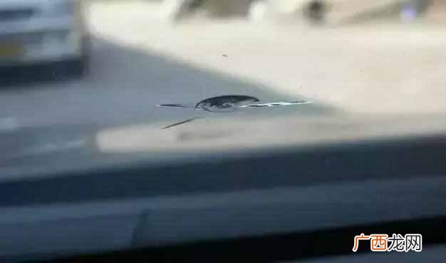 挡风玻璃出现裂痕怎么办？保护挡风玻璃教你3招