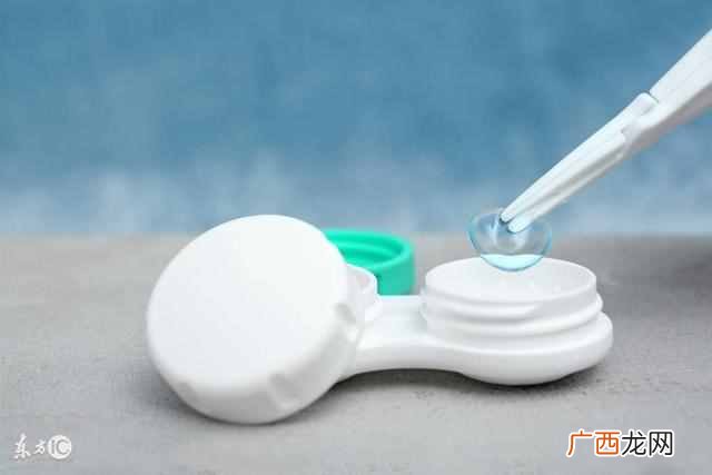 隐形眼镜怎么带？美妆达人教你一招秒戴隐形眼