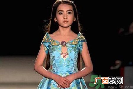 9岁女生的标准身高体重是多少？9岁女生正常身高体重是多少？
