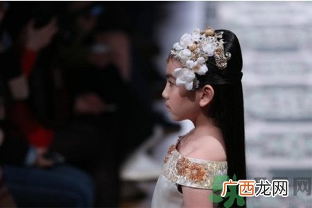 9岁女生的标准身高体重是多少？9岁女生正常身高体重是多少？