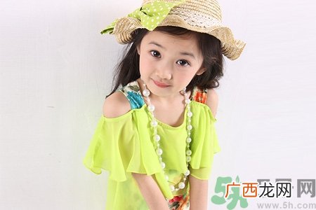 9岁女生的标准身高体重是多少？9岁女生正常身高体重是多少？