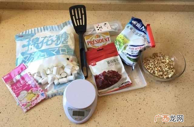 牛轧糖的做法?牛轧糖这样做隔壁小孩馋哭了