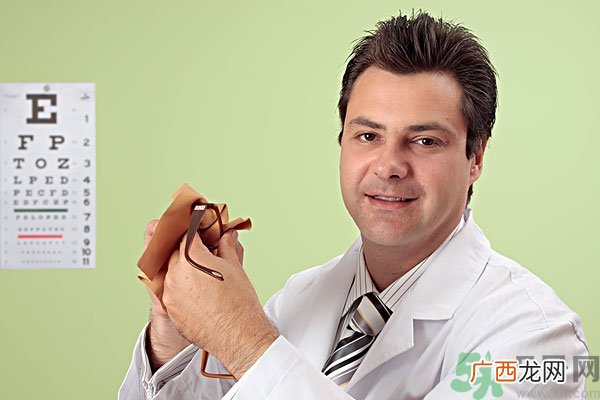 眼镜可以用洗洁精洗吗?眼镜用洗洁精洗好吗?